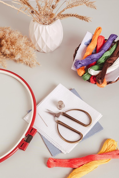 warsztat haftu z narzędziami